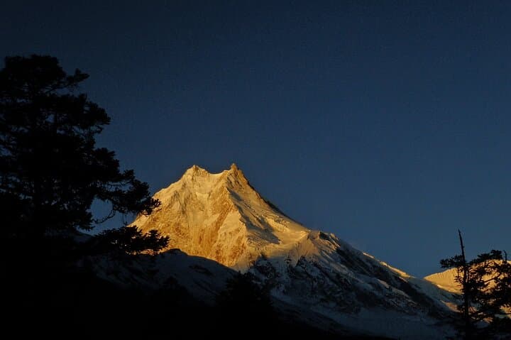 15-Day Manaslu Circuit Trek Around Mt. Manaslu — Complete Guide photo 3