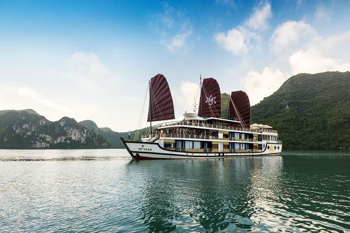 Gloria Classic Lan Ha Bay 2-Day Cruise from Hanoi: Kayak Ba Trai Dao & Diamond Cave photo 3