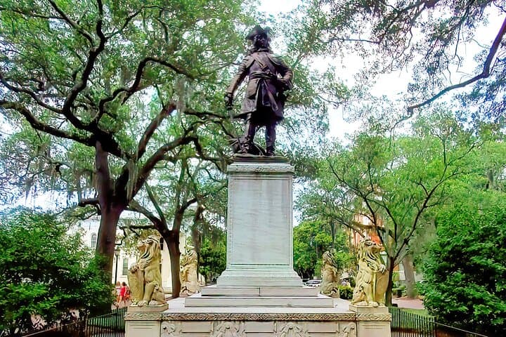 Behind the Plaques: Savannah Historic District Walking Tour Guide photo 6