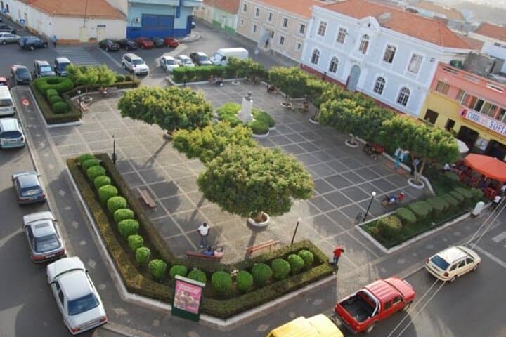 Praia Highlights: 2-Hour Guided Plateau & Market City Tour photo 4