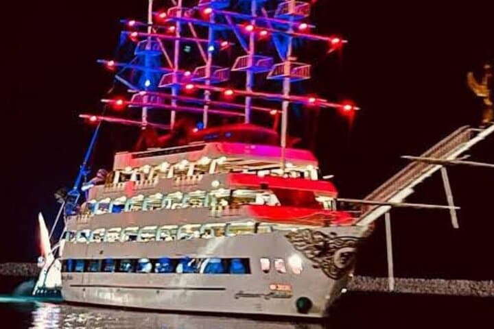 Alanya Night Disco Boat Cruise: Foam Party, DJ & Fire Show
