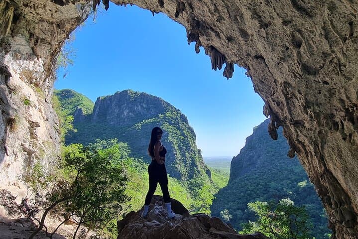 Water Hiking Cerro del Agujerado: Monterrey’s River-Cut Cave Traverse photo 4
