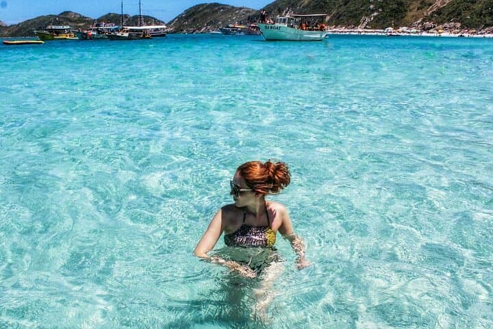 Boat tour to Arraial do Cabo: Praia do Farol, Gruta Azul & Prainhas photo 4