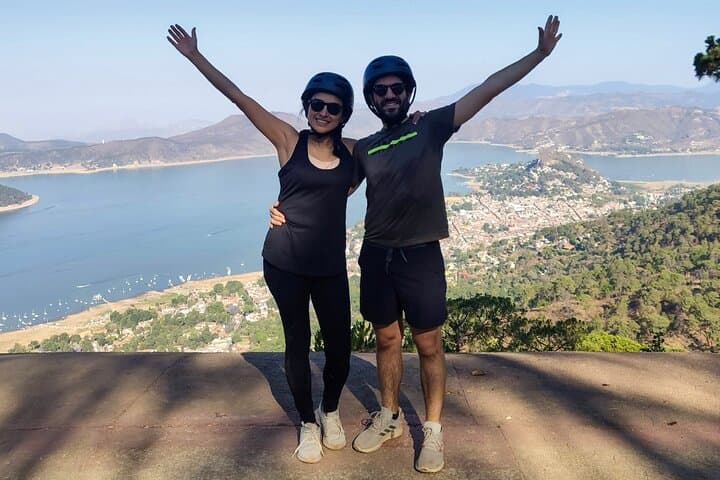 Tandem Paragliding Over Valle de Bravo: Private Flight with Experienced Instructor photo 5