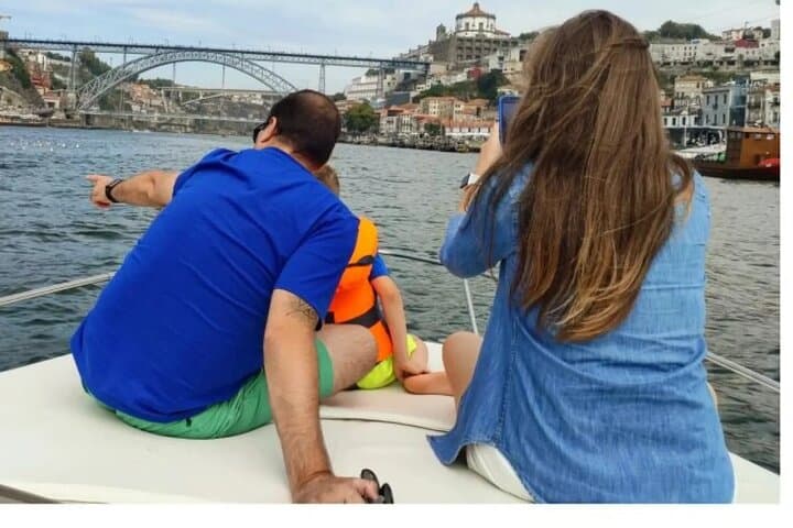 One-Hour Private Douro River Cruise: Foz to Ponte D. Luís