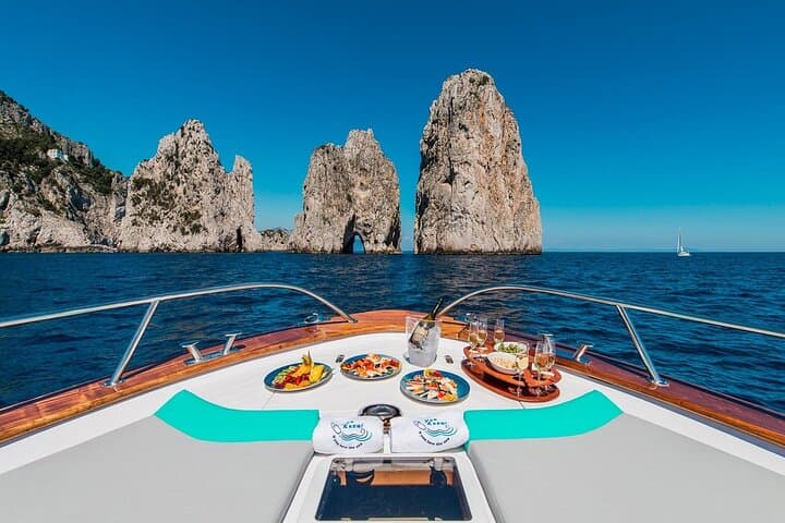 Private VIP Boat Tour of Capri: Blue Grotto, Faraglioni & Snorkel photo 2