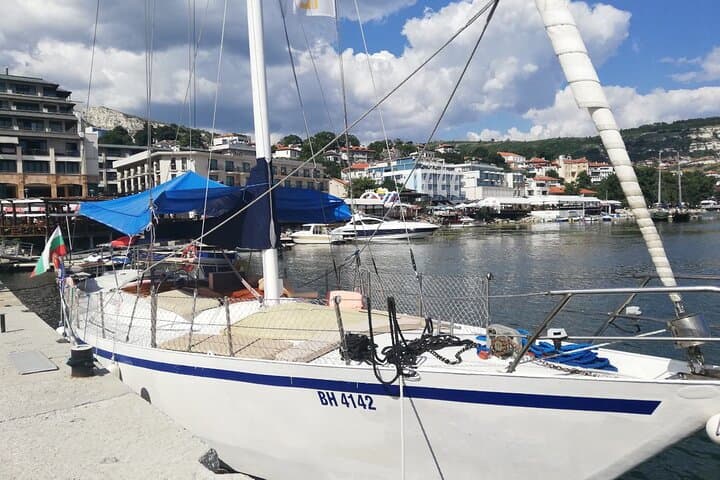 Private Super-Yacht Rental from Balchik: Lunch, Drinks & Beach Picnic
