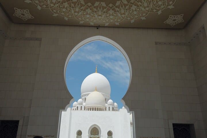 Sunset Silhouettes: Sheikh Zayed Grand Mosque Evening Tour from Dubai photo 6
