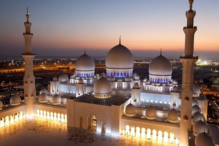 Explore Abu Dhabi: Full-Day Private City Tour to Sheikh Zayed & Corniche