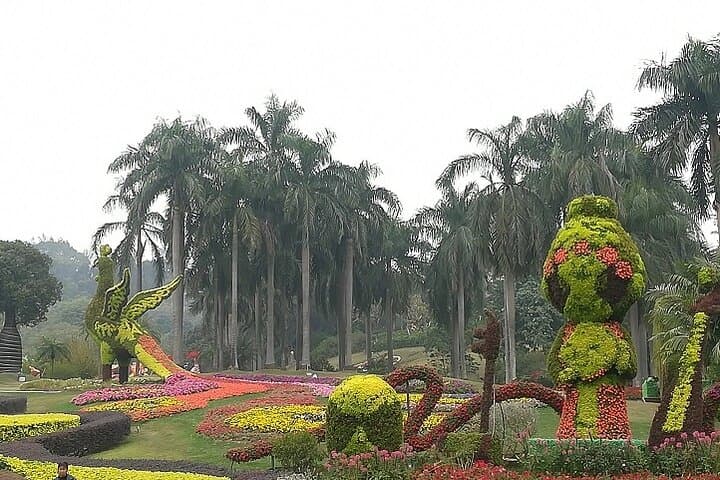 Guangzhou Layover Private Tour: Baiyun Mountain, Xiguan Old Town & Cantonese Dim Sum photo 5