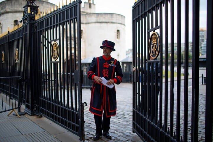 After-Hours Tower of London Tour: Beefeater-Led Ceremony of the Keys photo 6
