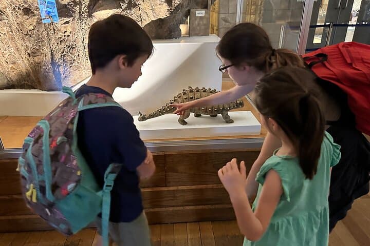 Kid-Friendly Natural History Museum & Dinosaur Highlights Private Tour London photo 2