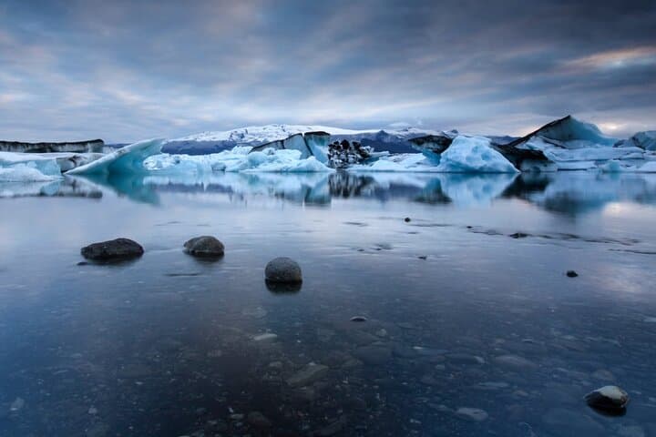 Diamond Beach & Jökulsárlón: Guided Day Tour to Floating Ice and Black Sand photo 2