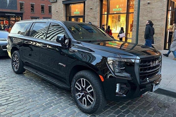 Private Black SUV Airport Transfer JFK LGA EWR to Manhattan – Executive One-Way photo 3