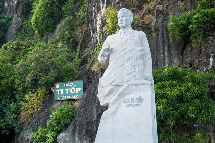 3-Day Aurora Cruise: Discover Halong Bay Caves, Village & Kayaking photo 2