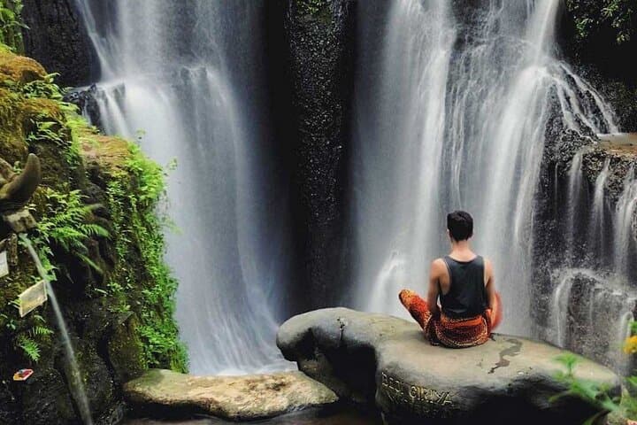 Beji Griya Waterfall Purification: Balinese Melukat Ceremony near Ubud photo 2
