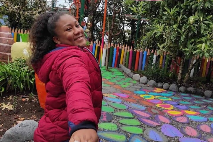 Exploring Las Manos de la Pachamama: Baños' Monumental Art and Viewpoint photo 3