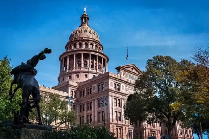 Private Austin State Capitol Tour and Lady Bird Lake Cruise photo 2