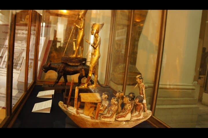 Full-Day Private Tour: Giza Pyramids, Sphinx, Egyptian Museum & Khan el-Khalili photo 5