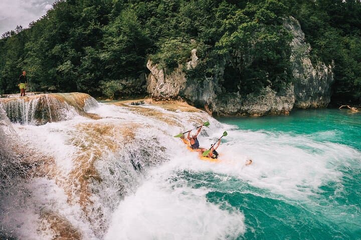 Kayaking the Mrežnica River: 5 km of Waterfalls and Turquoise Pools photo 2