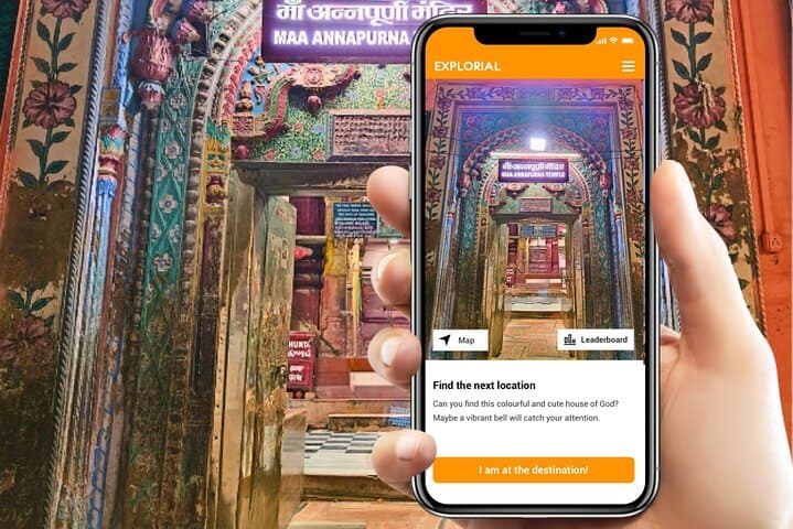Varanasi Scavenger Hunt: Self-Guided Walking Tour of Ghats and Temples
