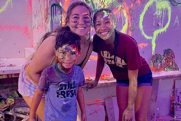 Splatter Art Paint Studio Experience in Honolulu: Throw Paint, Make Art, Have Fun photo 2