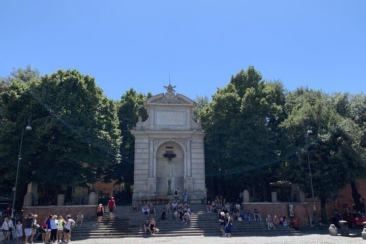 Wandering Trastevere and Rome's Jewish Ghetto — 2‑Hour Guided Walking Tour photo 2