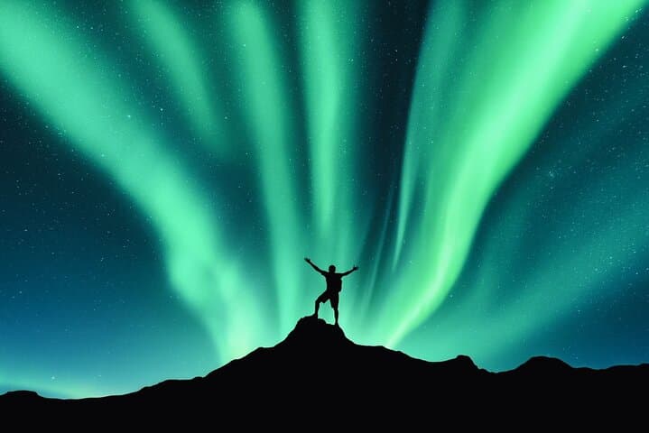 Akureyri Northern Lights Chase: Evening Aurora Bus Tour