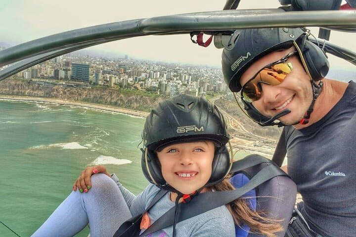 Soaring Miraflores: Tandem Paragliding Over Lima's Costa Verde photo 2