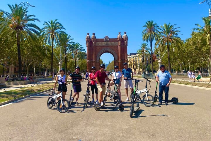 Barcelona Sagrada Familia E-Scooter & E-Bike Tour — Coastal to Gaudí Highlights photo 2