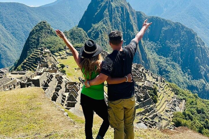 2-Day Sacred Valley and Machu Picchu Guided Tour from Cusco