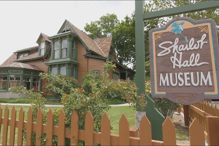 Custom Prescott Day Tour from Phoenix: Whiskey Row, Sharlot Hall & Lynx Lake photo 2