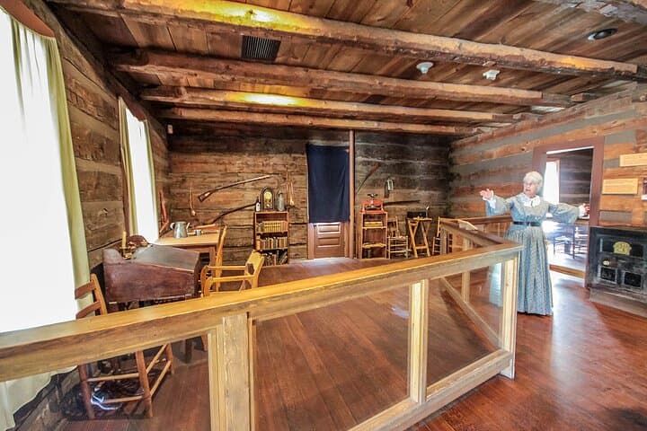 Custom Prescott Day Tour from Phoenix: Whiskey Row, Sharlot Hall & Lynx Lake photo 4