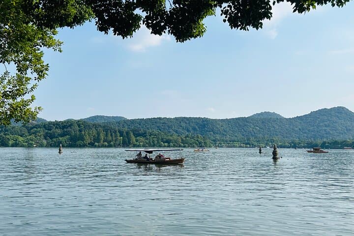 Half-Day Hangzhou Highlights: West Lake, Lingyin Temple & Six Harmonies Pagoda photo 4