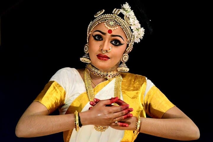 Pondicherry-Indian-Dance-Classes-and-Live-Shows-Learn-Bharatanatyam-Bollywood photo 5
