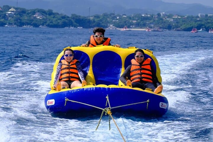 Private UFO Water Ride in Boracay: 15-Minute Towable Inflatable Adventure photo 5