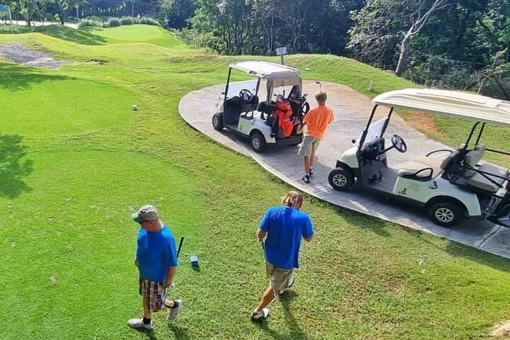 Private Black Iguana Golf in Roatan: Oceanfront 9-Hole Adventure with Guided Transport photo 3