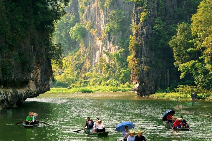 Ninh Binh Full-Day: Hoa Lu, Trang An Boat Ride & Mua Cave Viewpoint photo 3