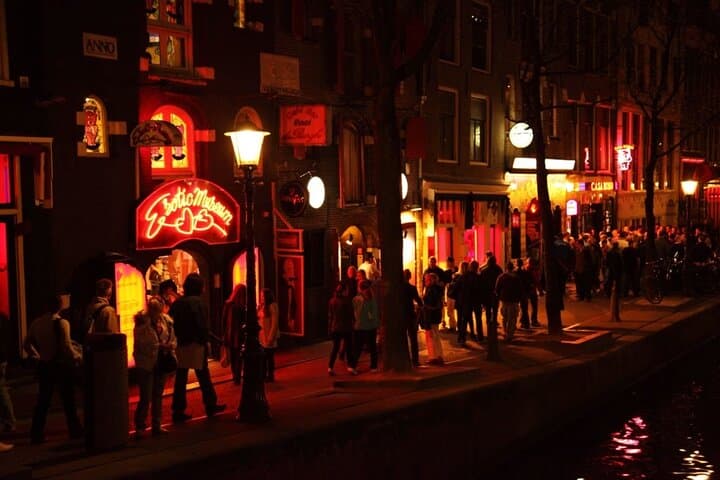 Self-Guided Red Light District Tour — Amsterdam Audio Guide & Night Walk photo 3