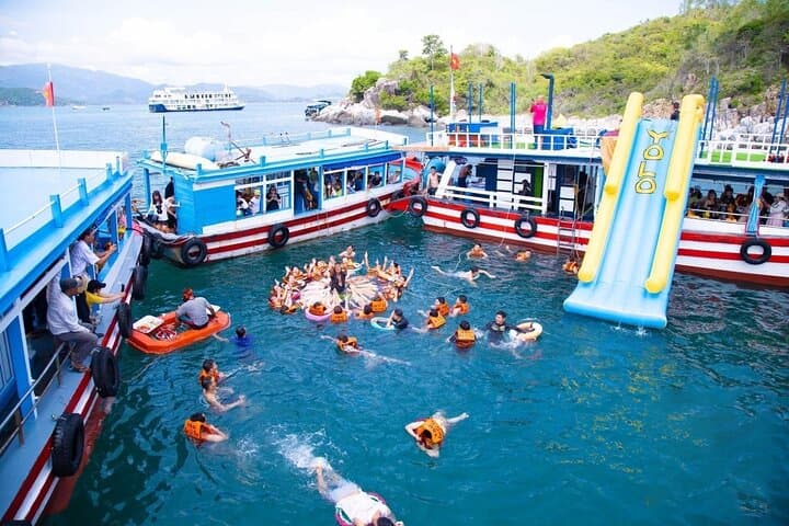 Discover Nha Trang's Vibrant Islands and Floating Bar Adventure photo 3