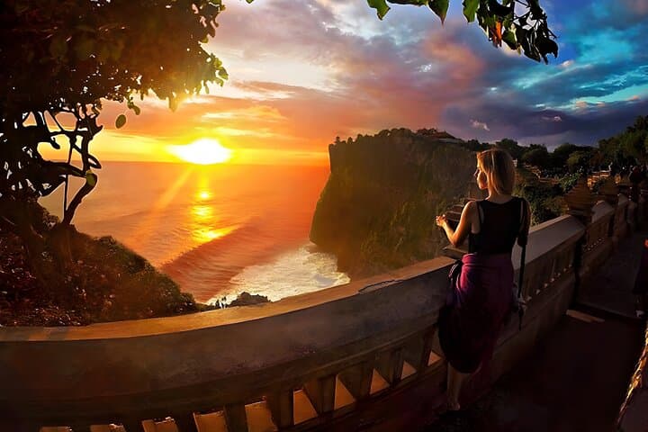 Ubud to Uluwatu Sunset Tour: Waterfall, Monkey Forest & Jimbaran Seafood Dinner