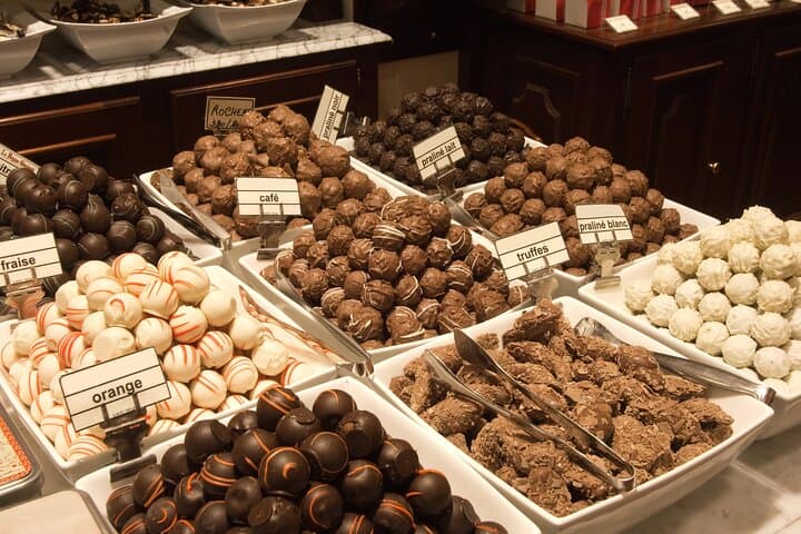Private Bruges Walking Tour: Iconic Sights & Chocolate Tasting photo 4