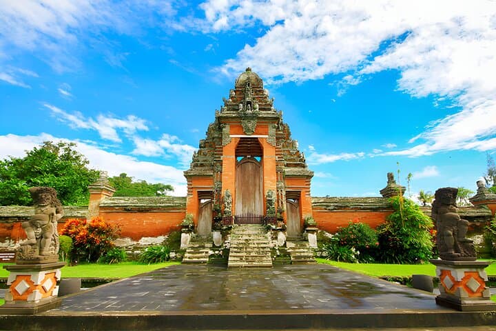 Tanah Lot Sunset Tour: Taman Ayun, Monkey Forest & Ocean-Perched Temple photo 5