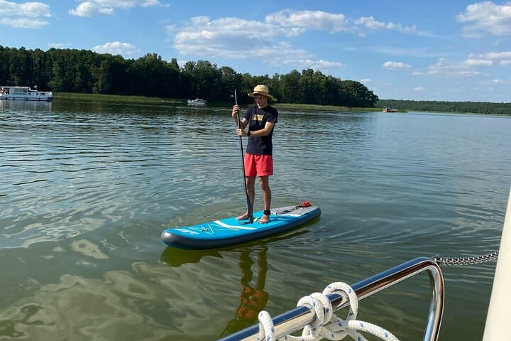 Motorboat-Guided Stand-Up Paddle on Tegernsee — Private SUP with Brunch
