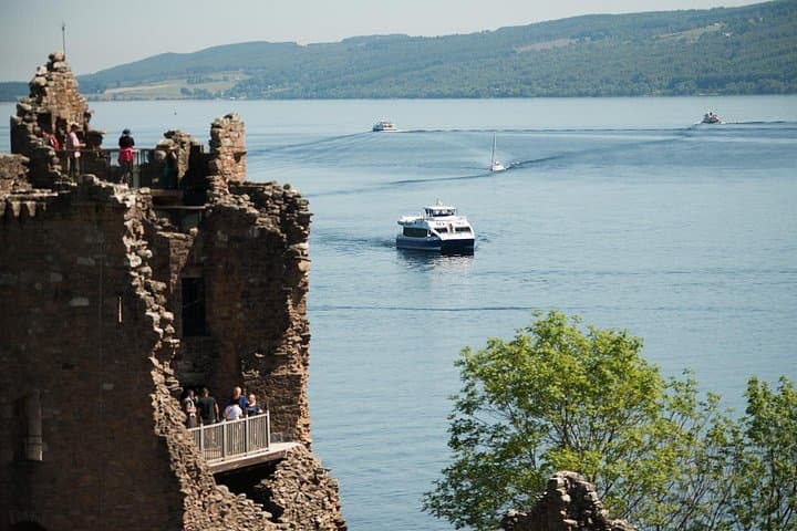 Loch Ness and Caledonian Canal 2-Hour Cruise from Dochgarroch: Sail Past Urquhart Castle