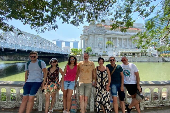 Singapore Sunset Walking Tour: Raffles Place to Marina Bay at Golden Hour