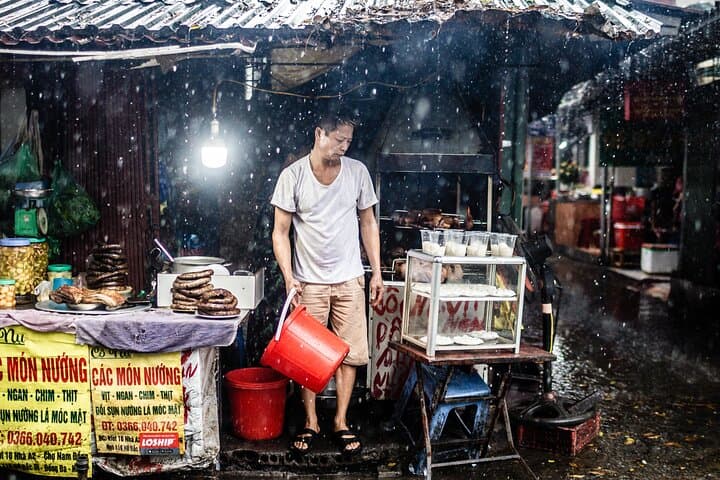 Hanoi Street Photography Workshop: Capture the Old Quarter Like a Pro photo 3