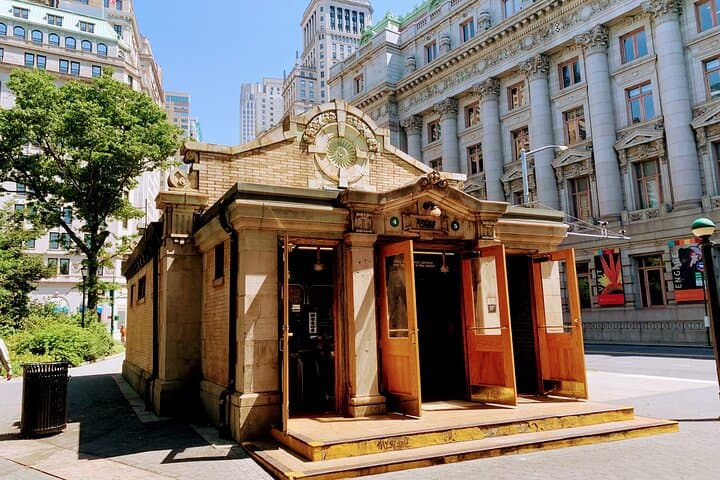 Manhattan Walking Highlights: 20 Must-See Stops from Midtown to Battery Park photo 4