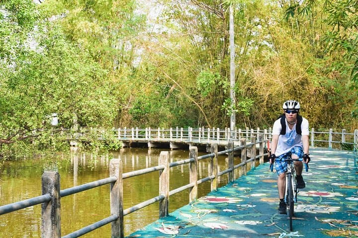 Bangkok Cycling Tour: Khlong Toei Market & Bang Krachao Green Lung