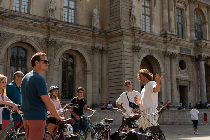 Paris Highlights by Bike: 4-Hour Guided Ride from Eiffel to the Louvre photo 2
